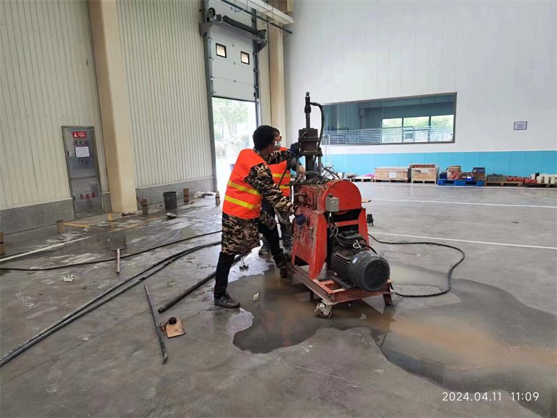 商城厂房地面下沉塌陷注浆加固施工